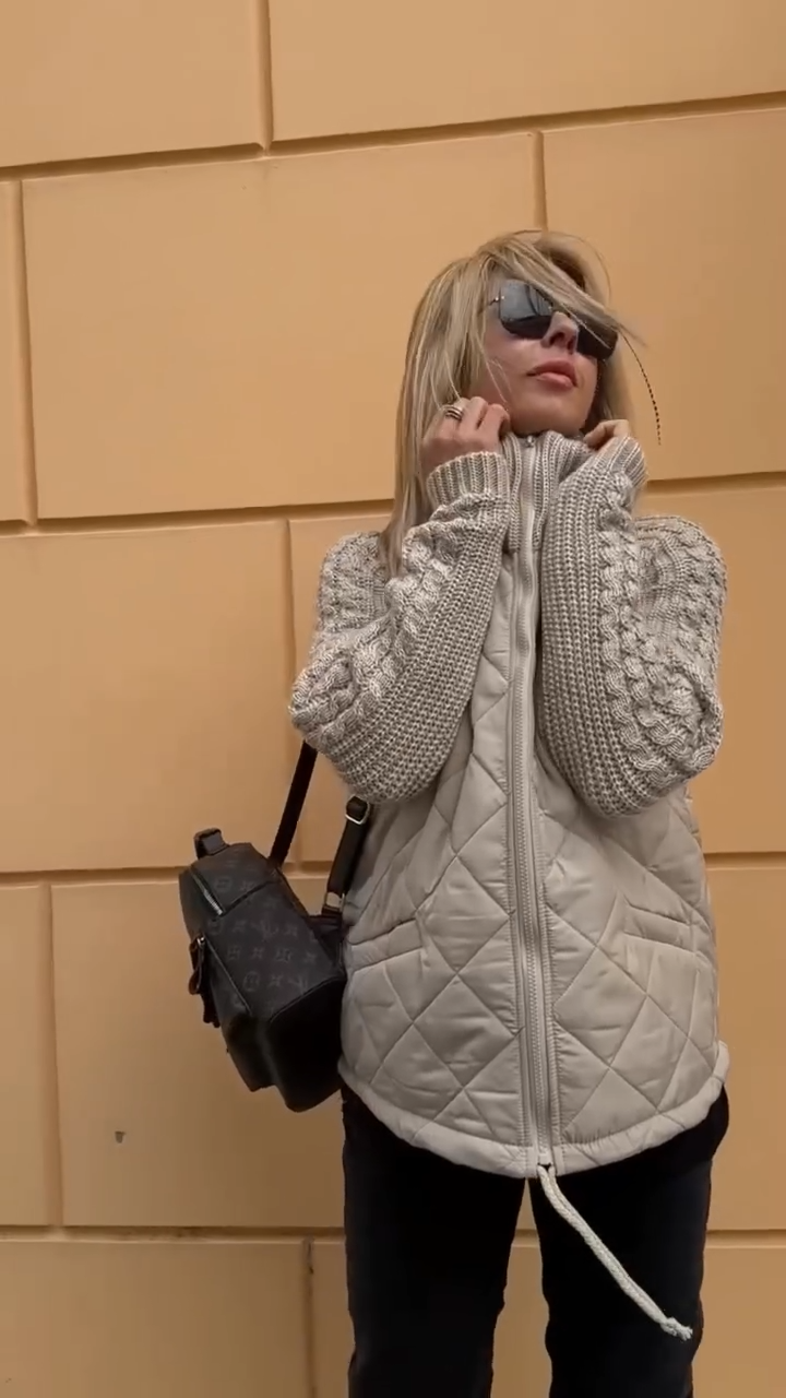 Campera híbrida con cuerpo matelaseado y mangas de punto trenzado